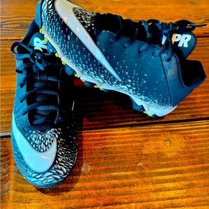 Boys Nike Football Cleats. Size 5.